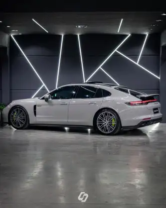 PORSCHE-PANAMERA-2023