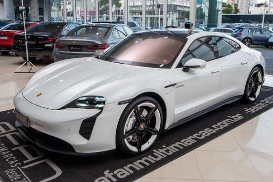 PORSCHE-TAYCAN-2020