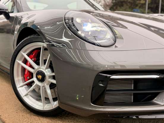 PORSCHE-911-2023