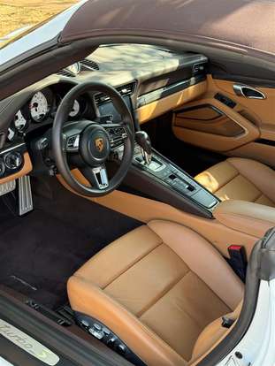 PORSCHE-911-2018