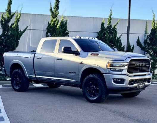RAM-3500-6.7 I6 TURBO DIESEL LARAMIE NIGHT EDITION CD 4X4 AUTOMÁTICO RAM-3500-2022