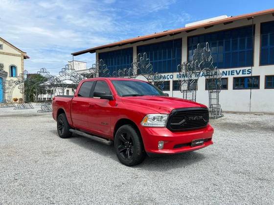 RAM CLASSIC 5.7 V8 GASOLINA LARAMIE NIGHT EDITION CD 4X4 AUTOMÁTICO
