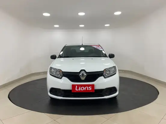 RENAULT-LOGAN-2020