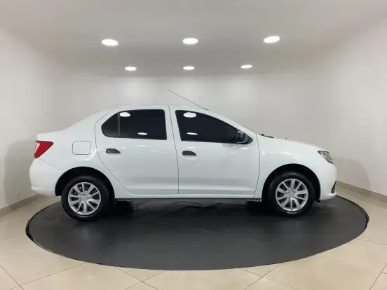 RENAULT-LOGAN-2020