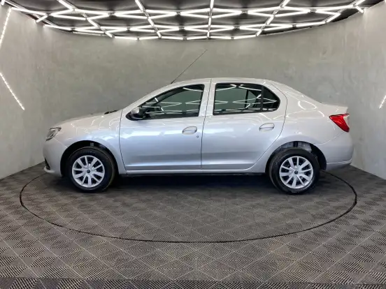 RENAULT-LOGAN-2019