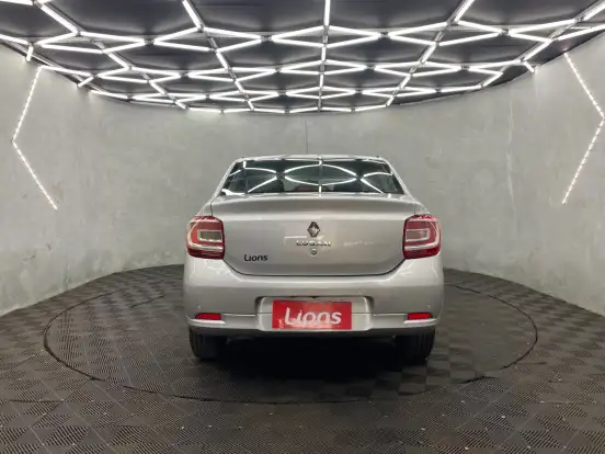 RENAULT-LOGAN-2020