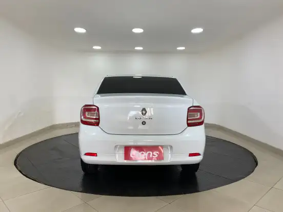 RENAULT-LOGAN-2021