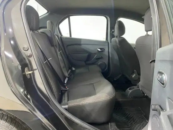 RENAULT-LOGAN-2020