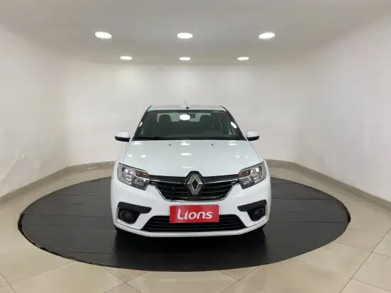 RENAULT-LOGAN-2021