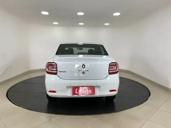 RENAULT-LOGAN-2021