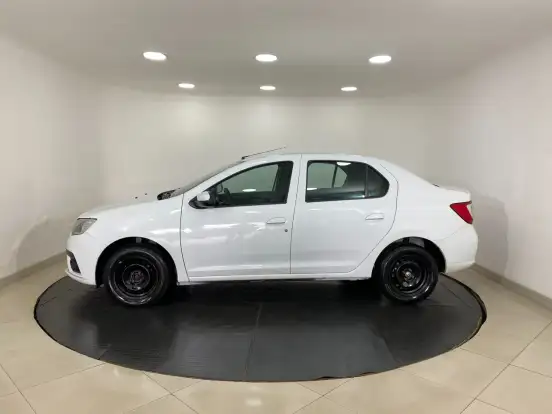 RENAULT-LOGAN-2021