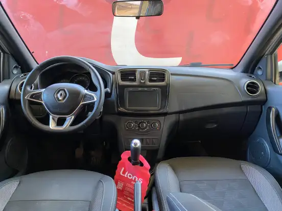 RENAULT-LOGAN-2021