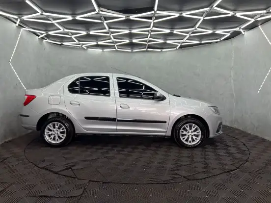 RENAULT-LOGAN-2021