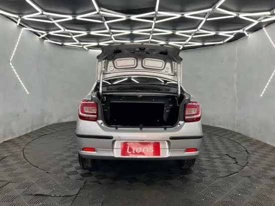 RENAULT-LOGAN-2021