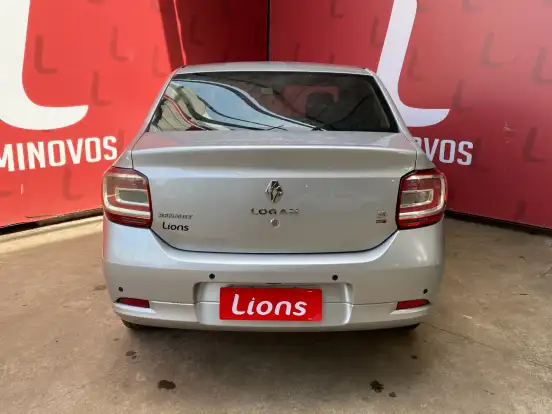 RENAULT-LOGAN-2018
