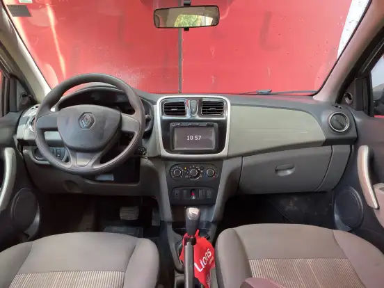 RENAULT-LOGAN-2018