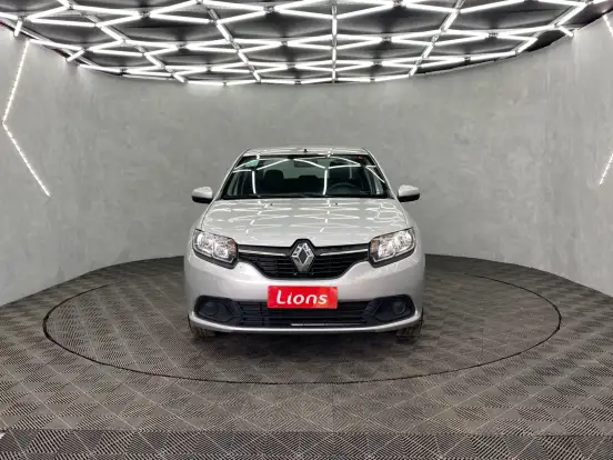 RENAULT-LOGAN-2019