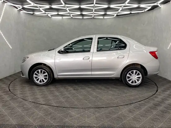 RENAULT-LOGAN-2019