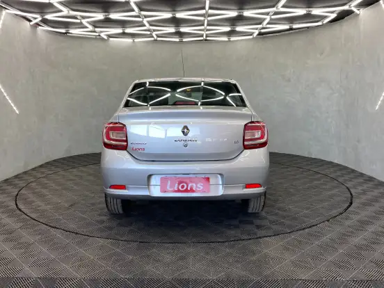 RENAULT-LOGAN-2019
