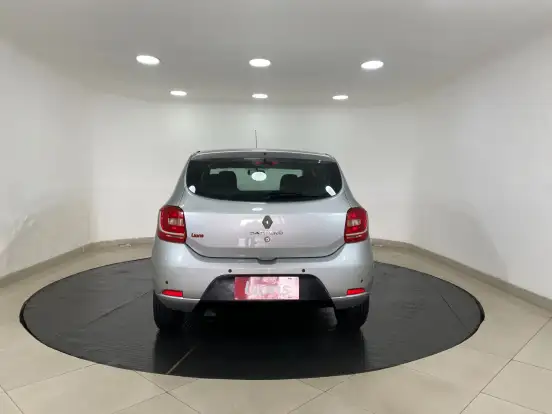 RENAULT-SANDERO-2019