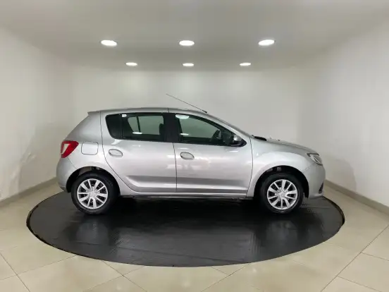RENAULT-SANDERO-2019