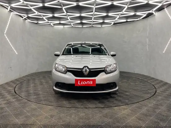 RENAULT-SANDERO-2018