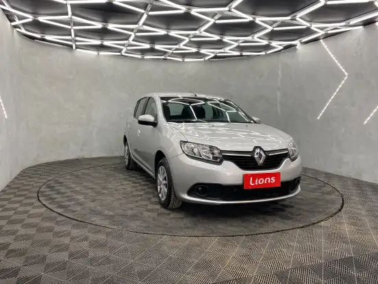 RENAULT-SANDERO-2018