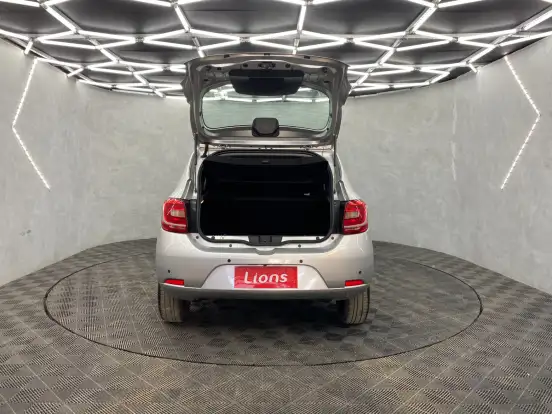 RENAULT-SANDERO-2018