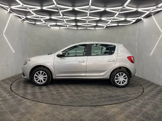 RENAULT-SANDERO-2018