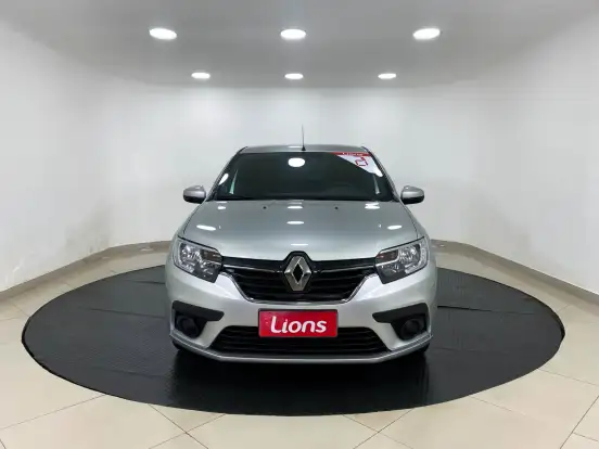 RENAULT-SANDERO-2021