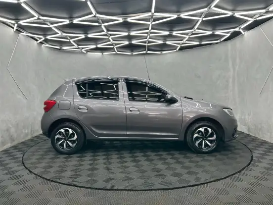 RENAULT-SANDERO-2020