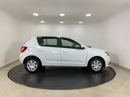 RENAULT-SANDERO-2016
