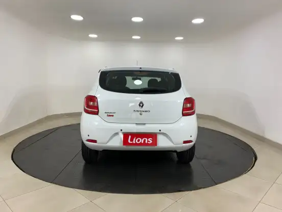 RENAULT-SANDERO-2016