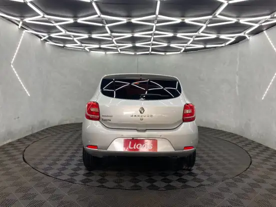 RENAULT-SANDERO-2017