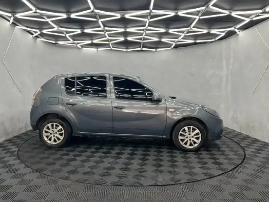 RENAULT-SANDERO-2014