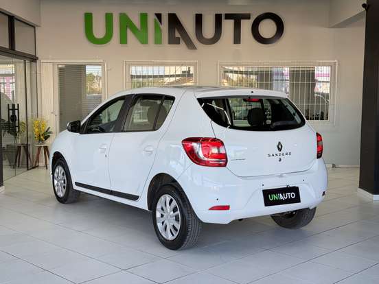 RENAULT-SANDERO-2014