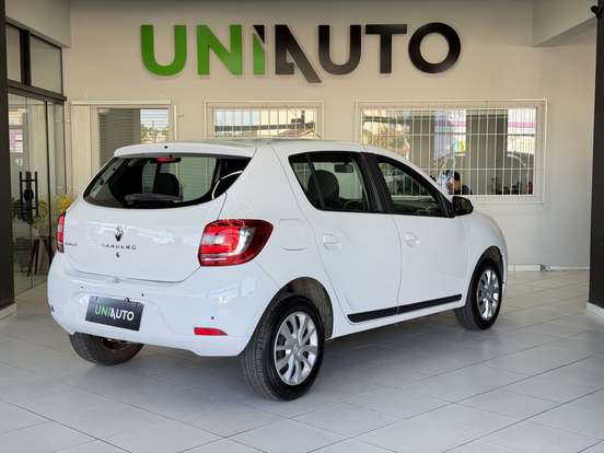 RENAULT-SANDERO-2014