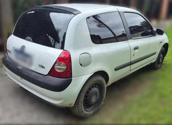 RENAULT-CLIO-2003