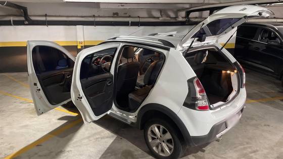 RENAULT SANDERO 1.6 STEPWAY 16V FLEX 4P AUTOMÁTICO