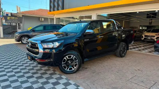 TOYOTA HILUX 2.8 D-4D TURBO DIESEL CD SRV 4X4 AUTOMÁTICO TOYOTA HILUX 2.8 D-4D TURBO DIESEL CD SRV 4X4 AUTOMÁTICO