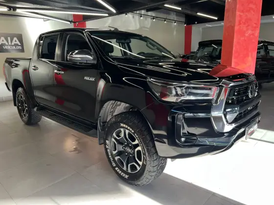 TOYOTA HILUX 2.8 D-4D TURBO DIESEL CD SRX 4X4 AUTOMÁTICO