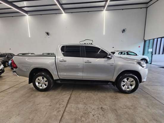 TOYOTA-HILUX-2018
