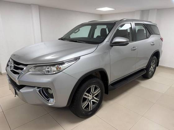 TOYOTA HILUX 2.7 SR 4X2 CD 16V FLEX 4P AUTOMÁTICO