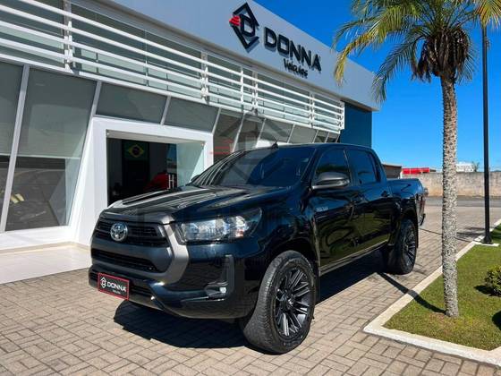 TOYOTA HILUX 2.8 D-4D TURBO DIESEL CD SR 4X4 AUTOMÁTICO
