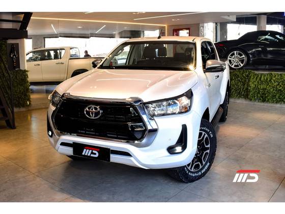 TOYOTA HILUX 2.8 D-4D TURBO DIESEL CD SR 4X4 AUTOMÁTICO