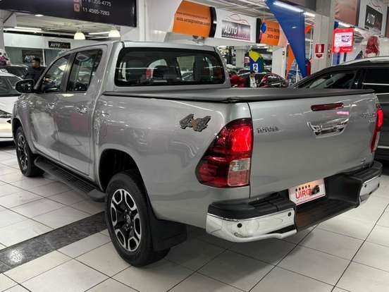 TOYOTA-HILUX-2.8 D-4D TURBO DIESEL CD SRV 4X4 AUTOMÁTICO TOYOTA-HILUX-2024
