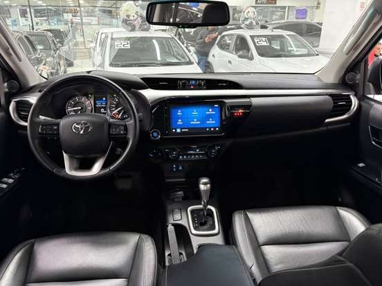 TOYOTA-HILUX-2.8 D-4D TURBO DIESEL CD SRV 4X4 AUTOMÁTICO TOYOTA-HILUX-2024