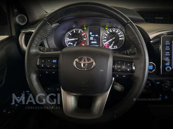 TOYOTA-HILUX-2021