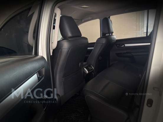 TOYOTA-HILUX-2021