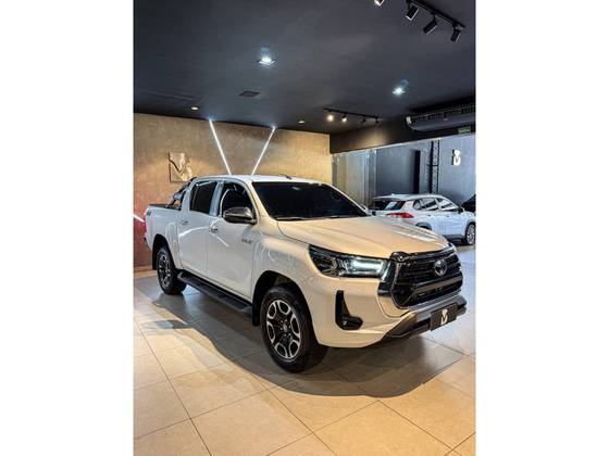 TOYOTA HILUX 2.8 D-4D TURBO DIESEL CD SRX 4X4 AUTOMÁTICO